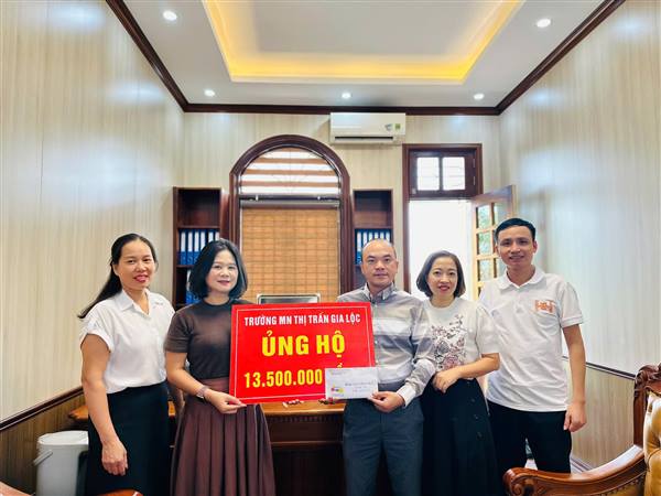 TRƯỜNG MẦM NON THỊ TRẤN GIA LỘC TRAO TẶNG 13.500.000 ĐỒNG ỦNG HỘ ĐỒNG BÀO BỊ ẢNH HƯỞNG THIÊN TAI, BÃO LŨ