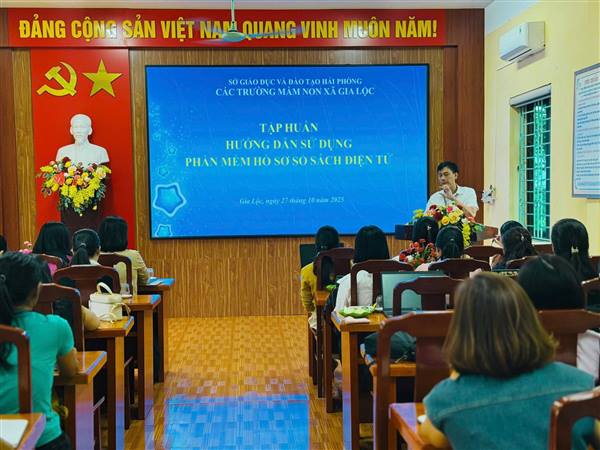 Cán bộ quản lý, Giáo viên các trường mầm non trên địa bàn xã Gia Lộc tích cực tham gia tập huấn sử dụng phần mềm Hồ sơ sổ sách điện tử!