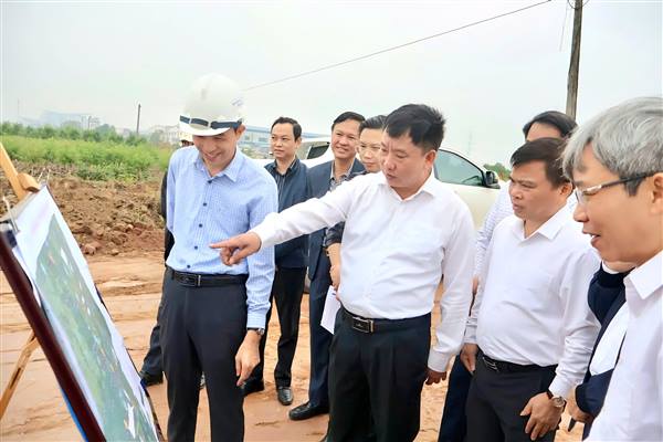 ĐỒNG CHÍ TRẦN VĂN QUÂN - PHÓ CHỦ TỊCH UBND THÀNH PHỐ HẢI PHÒNG KIỂM TRA TIẾN ĐỘ GIẢI NGÂN VỐN ĐẦU TƯ CÔNG KHU VỰC HUYỆN GIA LỘC (CŨ) VÀ VIỆC VẬN HÀNH MÔ HÌNH CHÍNH QUYỀN ĐỊA PHƯƠNG 02 CẤP