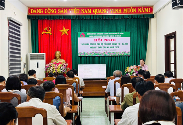 Phòng giao dịch Ngân hàng Chính sách xã hội Gia Lộc triển khai tập huấn nghiệp vụ ủy thác cho cán bộ Hội, đoàn thể cấp xã sau sáp nhập địa giới hành chính 2 cấp