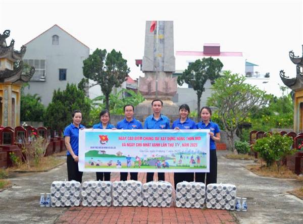 Đoàn Thanh niên xã Gia Lộc đồng loạt ra quân dọn vệ sinh khuôn viên 05 nghĩa trang liệt sĩ trên địa bàn xã