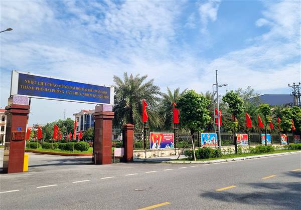 XÃ GIA LỘC RỰC RỠ CỜ HOA CHÀO MỪNG ĐẠI HỘI ĐẠI BIỂU THÀNH PHỐ HẢI PHÒNG LẦN THỨ I, NHIỆM KỲ 2025-2030