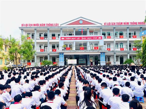 CÁC TRƯỜNG HỌC TRÊN ĐỊA BÀN XÃ TĂNG CƯỜNG TUYÊN TRUYỀN AN TOÀN GIAO THÔNG CHO HỌC SINH