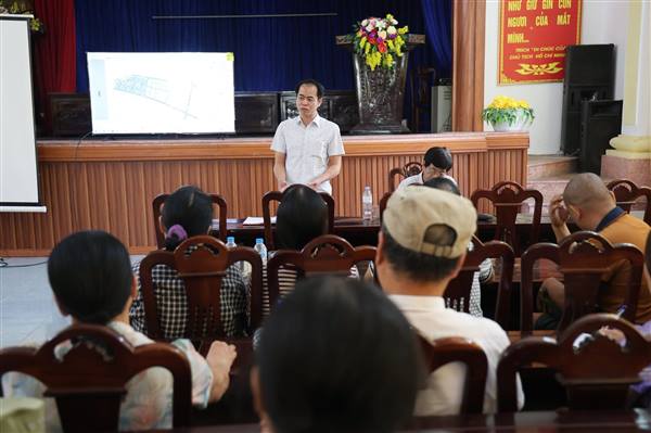 UBND xã Gia Lộc họp triển khai công tác di chuyển phần mộ phục vụ Dự án đường sắt Lào Cai - Hà Nội - Hải Phòng