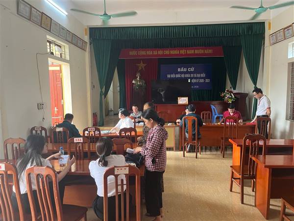 Xã Gia Lộc chi trả tiền bồi thường, hỗ trợ giải phóng mặt bằng Dự án mở rộng nghĩa trang nhân dân thôn Bình Đê, Cao Lý và Gia Bùi