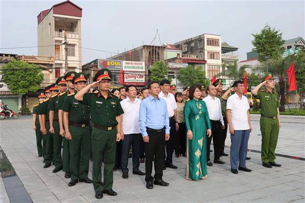 Xã Gia Lộc dâng hương, dâng hoa tưởng niệm các Anh hùng liệt sĩ nhân dịp Quốc khánh 02/9