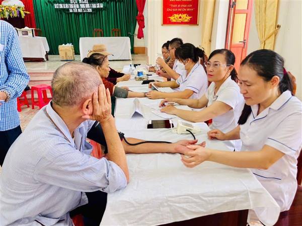 XÃ GIA LỘC CHỦ ĐỘNG KHÁM, SÀNG LỌC SỨC KHỎE CHO NGƯỜI CAO TUỔI