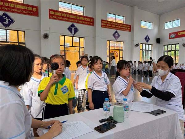 GẦN 4000 HỌC SINH TẠI XÃ GIA LỘC ĐƯỢC KIỂM TRA SỨC KHỎE ĐẦU NĂM HỌC 