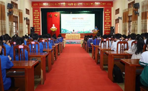 THANH NIÊN GIA PHÚC TIÊN PHONG TRONG CHUYỂN ĐỔI XANH, CHUYỂN ĐỔI SỐ: KHÔNG KHÍ SÔI NỔI TẠI HỘI NGHỊ ĐỐI THOẠI VỚI CHỦ TỊCH UBND XÃ