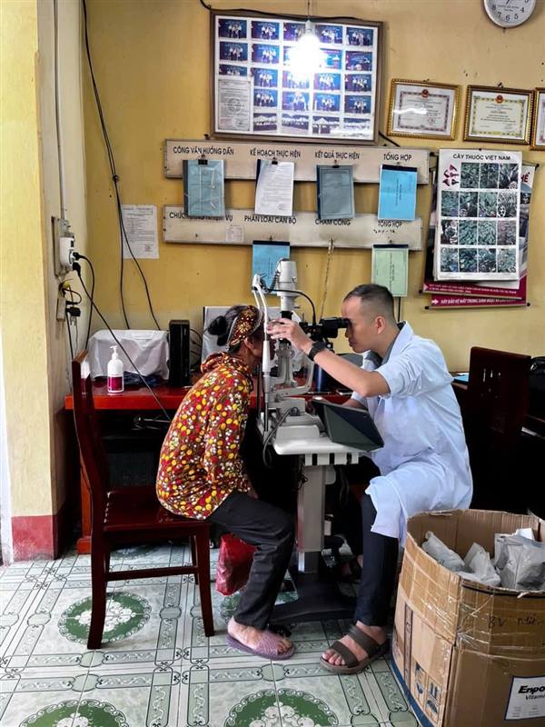 GIA PHÚC: KHÁM, TƯ VẤN CÁC BỆNH THÔNG THƯỜNG VỀ MẮT MIỄN PHÍ CHO NHÂN DÂN