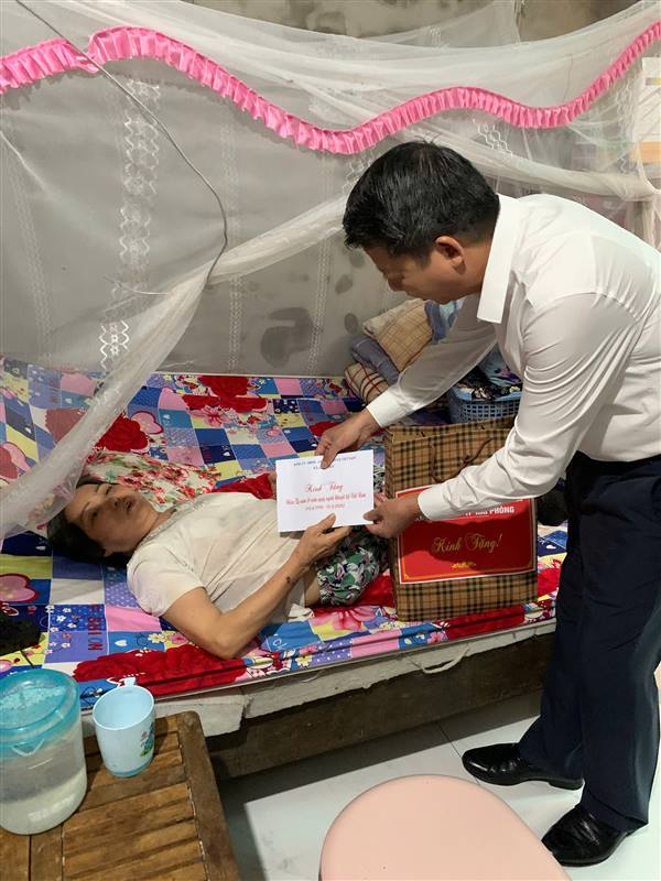 GIA PHÚC: TỔ CHỨC THĂM, TẶNG QUÀ NGƯỜI KHUYẾT, LAN TỎA YÊU THƯƠNG, CHĂM LO NGƯỜI KHUYẾT TẬT NHÂN “NGÀY NGƯỜI KHUYẾT TẬT VIỆT NAM” 18/4