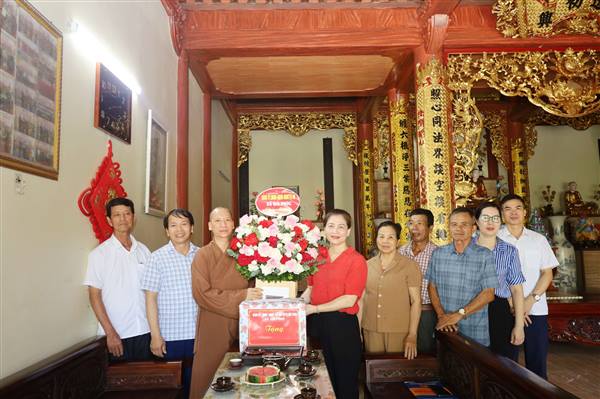 CÁC ĐỒNG CHÍ LÃNH ĐẠO XÃ GIA PHÚC THĂM, CHÚC MỪNG CÁC VỊ TĂNG, NI, PHẬT TỬ NHÂN DỊP ĐẠI LỄ PHẬT ĐẢN PHẬT LỊCH 2570 - DƯƠNG LỊCH 2026