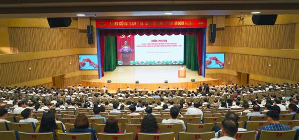 ĐẢNG BỘ, CHÍNH QUYỀN, NHÂN DÂN XÃ GIA PHÚC VÀ ĐỒNG CHÍ BÍ THƯ ĐẢNG ỦY, CHỦ TỊCH HĐND XÃ ĐƯỢC CHỦ TỊCH UBND THÀNH PHỐ HẢI PHÒNG TẶNG BẰNG KHEN TẠI HỘI NGHỊ SƠ KẾT 1 NĂM VẬN HÀNH MÔ HÌNH CHÍNH QUYỀN ĐỊA PHƯƠNG 2 CẤP