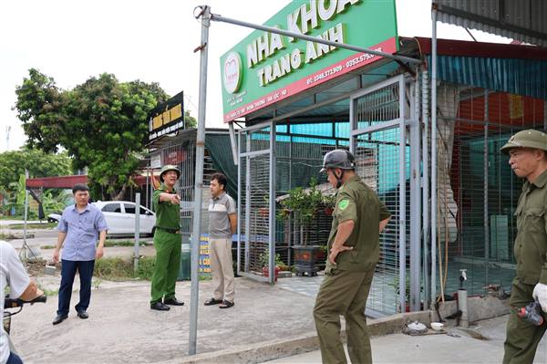 XÃ GIA PHÚC TĂNG CƯỜNG TỔ CHỨC RA QUÂN LẬP LẠI TRẬT TỰ ĐƯỜNG HÈ, HÀNH LANG AN TOÀN GIAO THÔNG