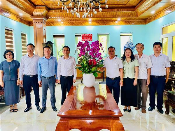 Đảng ủy - HĐND - UBND - UBMTTQVN phường Gia Viên tổ chức đoàn thăm và chúc mừng một số doanh nghiệp tiêu biểu trên địa bàn phường.