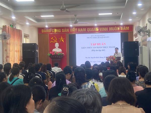 Phường Gia Viên tổ chức Hội nghị tập huấn kiến thức an toàn thực phẩm và ký cam kết bảo đảm an toàn thực phẩm 