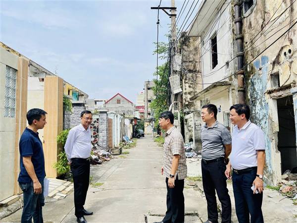 Ban Chỉ huy PCTT TKCN và PTDS  phường kiểm tra các khu vực chung cư cũ xuống cấp và các điểm tạm lánh chống bão số 3