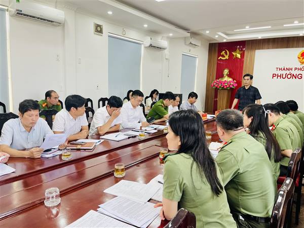 Đồng chí Đại tá - Nguyễn Đức Thìn - Phó Giám đốc Công an thành phố chỉ đạo và làm việc với UBND phường Gia Viên về việc tổ chức điểm “Ngày hội toàn dân bảo vệ an ninh Tổ quốc” năm 2025.