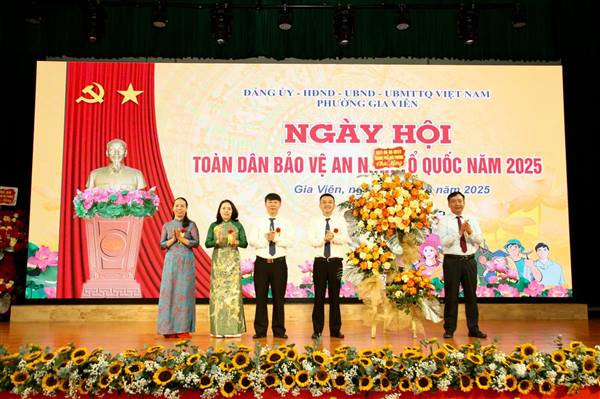  Sáng ngày 05/8/2025 Đảng ủy, HĐND, UBND, UBMTTQ Việt Nam phường Gia Viên tổ chức thành công ngày hội " Toàn dân bảo vệ an ninh Tổ quốc" năm 2025.