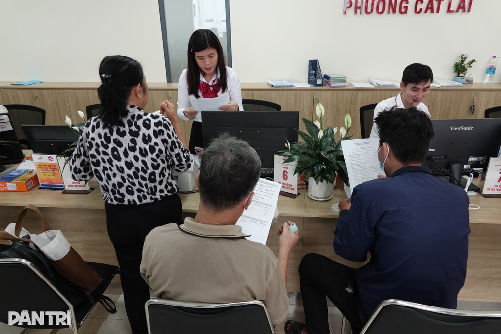 Lượng việc tăng vọt, cán bộ làm đến đêm: Cần tăng lương hay biên chế? - 3