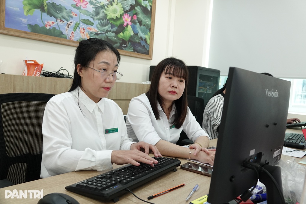 Lượng việc tăng vọt, cán bộ làm đến đêm: Cần tăng lương hay biên chế? - 2