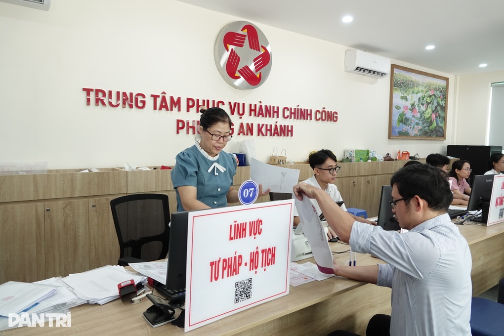Lượng việc tăng vọt, cán bộ làm đến đêm: Cần tăng lương hay biên chế? - 4