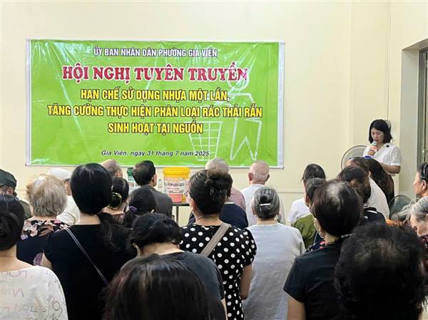 Phường Gia Viên phối hợp với Công ty TNHH MTV Môi trường đô thị Hải Phòng tổ chức Hội nghị tuyên truyền hạn chế sử dụng nhựa một lần và công tác tăng cường thực hiện phân loại chất thải rắn sinh hoạt tại nguồn cho các tổ dân phố trên địa bàn.