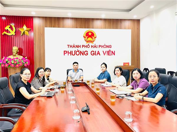 Ngày 09/8/2025, phường Gia Viên tham dự Hội nghị trực tuyến toàn quốc tập huấn chuyên môn, nghiệp vụ cho đội ngũ cán bộ, công chức, viên chức cấp xã liên quan đến lĩnh vực quản lý nhà nước của Bộ, ngành Nội vụ.