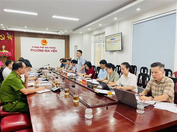 UBND phường Gia Viên tiếp và làm việc với Đoàn giám sát của Thường trực HĐND phường về công tác quản lý trật tự đường hè, vệ sinh môi trường đô thị trên địa bàn phường.