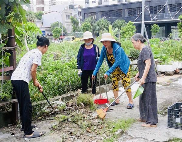 Phường Gia Viên tổ chức đồng loạt ra quân tổng dọn vệ sinh môi trường tại 73/73 tổ dân phố trên địa bàn phường nhằm hướng tới chào mừng Đại hội Đảng bộ thành phố nhiệm kỳ 2025 - 2030 và hưởng ứng chiến dịch làm cho thế giới sạch hơn. 
