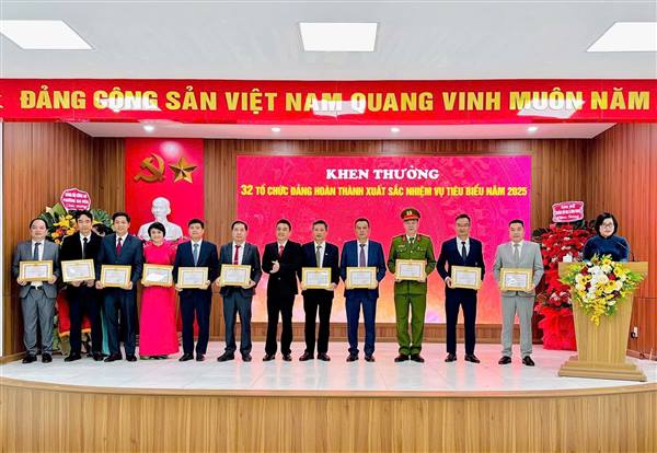 Phường Gia Viên tổ chức Tổng kết công tác Đảng, công tác kiểm tra giám sát, công tác chính quyền; biểu dương khen thưởng các tập thể, cá nhân có thành tích xuất sắc trong năm 205; tổng kết trao giải Cuộc thi tìm hiểu Nghị quyết trên Fanpage Gia Viên ngày mới và ký giao ước thi đua năm 2026 