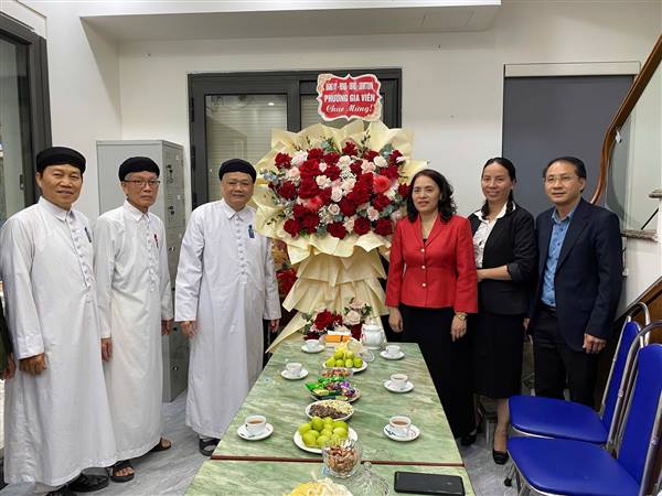  Thăm, chúc mừng Họ đạo Cao Đài Toà thánh Tây Ninh thành phố Hải Phòng nhân dịp Lễ trọng của đạo Cao Đài.