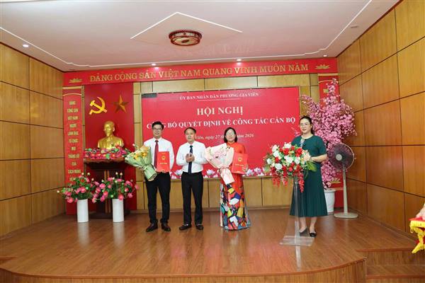 Phường Gia Viên công bố các quyết định điều động và bổ nhiệm viên chức lãnh đạo quản lý đơn vị dự nghiệp giáo dục công lập
