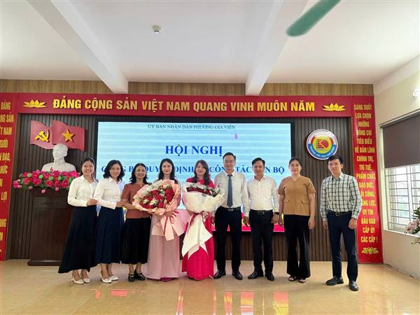 Phường Gia Viên công bố các quyết định bổ nhiệm viên chức lãnh đạo quản lý đơn vị sự nghiệp công lập và các quyết định điều động, bổ nhiệm viên chức lãnh đạo quản lý đơn vị sự nghiệp giáo dục công lập
