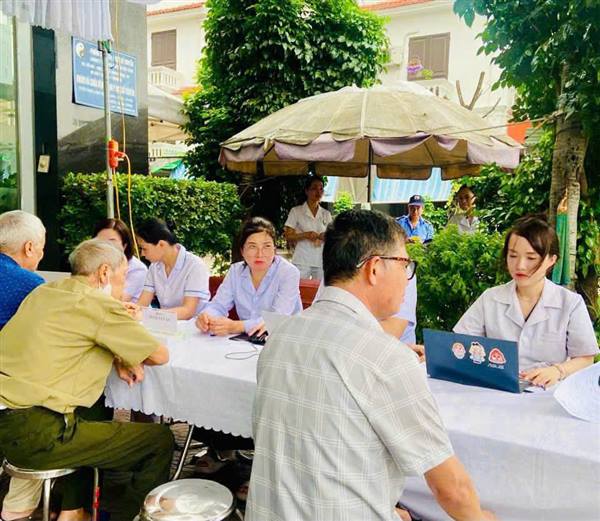 Đảng uỷ - HĐND - UBND - UBMTTQVN phường Gia Viên phối hợp với Hội Chữ thập đỏ phường; Phòng chẩn trị y học cổ truyền Nguyễn Hữu Toàn; Nha khoa Gia Bảo tổ chức tư vấn sức khoẻ và tặng quà cho 215 lượt gia đình chính sách; người có công với cách mạng nhân dịp kỷ niệm 79 năm Ngày Thương binh Liệt sỹ (27/7/1947-27/7/2026)