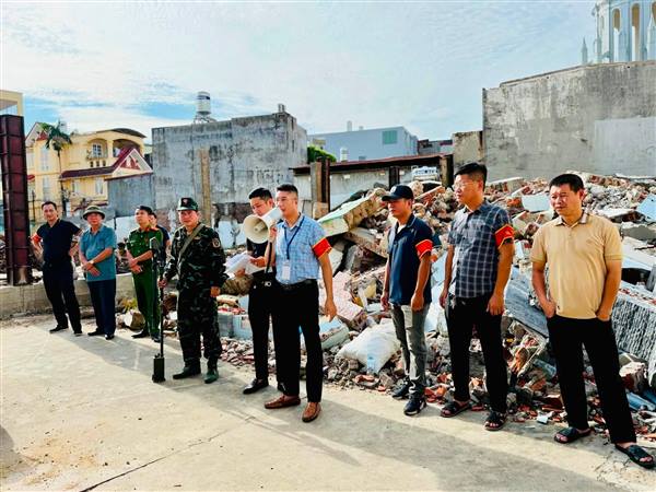 UBND phường Gia Viên tổ chức cưỡng chế các hộ gia đình, cá nhân thực hiện Dự án đầu tư xây dựng hạ tầng kỹ thuật phục vụ Dự án đầu tư cải tạo chung cư cũ trên địa bàn phường Gia Viên, thành phố Hải Phòng (giai đoạn 2) - Đợt 5