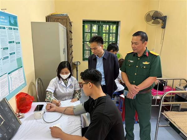 Hội đồng nghĩa vụ quân sự xã Hà Bắc tổ chức khám sơ tuyển NVQS cho thanh niên các thôn Phương La, Nhân Lư, Du La, Kỳ Tây, Cổ Chẩm 1, Cổ Chẩm 2 và thôn Quan Khê