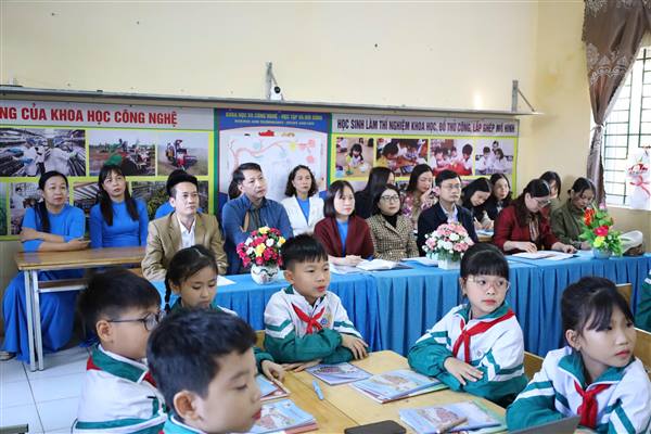 Trường TH Tân Việt tổ chức chuyên đề cấp xã về Ứng dụng chuyển đổi số vào giảng dạy nhằm tạo hứng thú cho học sinh tiểu học