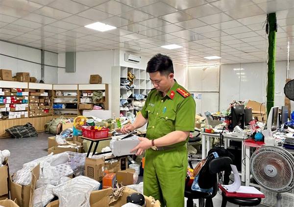  Xã Hà Bắc tăng cường công tác đấu tranh chống buôn lậu, gian lận thương mại, hàng giả là thuốc, mỹ phẩm dịp Tết Nguyên đán Bính Ngọ 2026