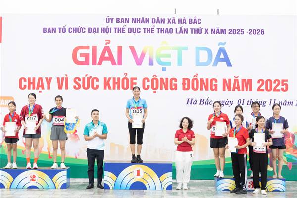 Hàng trăm runner tranh tài tại Giải việt dã xã Hà Bắc