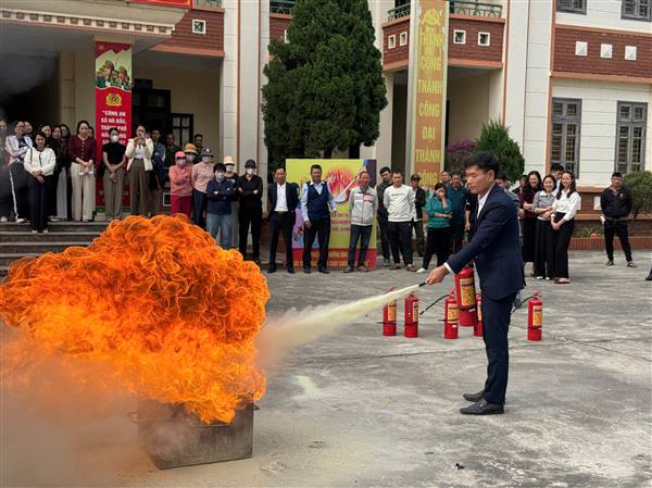 Công an xã Hà Bắc tuyên truyền Luật PCCC và CNCH các văn bản hướng dẫn thi hành và các kỹ năng cơ bản về Công tác PCCC