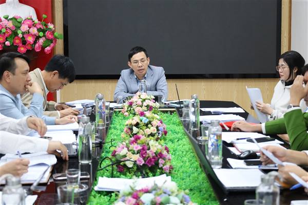 UBND xã tổ chức Hội nghị đánh giá, triển khai nhiệm vụ trọng tâm tháng 12 năm 2025