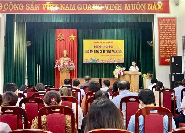  Đảng ủy xã Hà Bắc tổ chức Hội nghị giao ban Bí thư chi bộ tháng 7 năm 2025