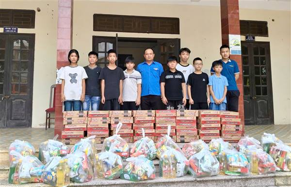 Xã Hà Bắc: 20 trẻ em có hoàn cảnh khó khăn được nhận quà từ Tổ chức phi chính phủ GPI- Hàn Quốc