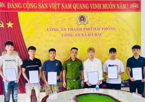 Xã Hà Bắc: 7 thanh niên viết đơn tình nguyện đăng ký tham gia nghĩa vụ Công an nhân dân