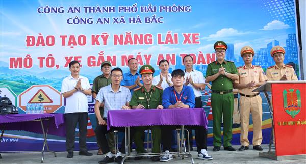 Công an xã Hà Bắc tuyên truyền pháp luật cho hơn 7.900 học sinh trên địa bàn