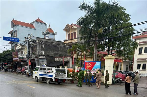 Xã Hà Bắc ra quân giải tỏa vi phạm hành lang An toàn giao thông
