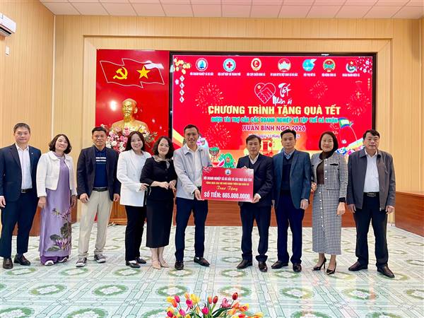 Xã Hà Bắc: Gần 1000 suất quà được trao cho hộ nghèo, học sinh có hoàn cảnh khó khăn