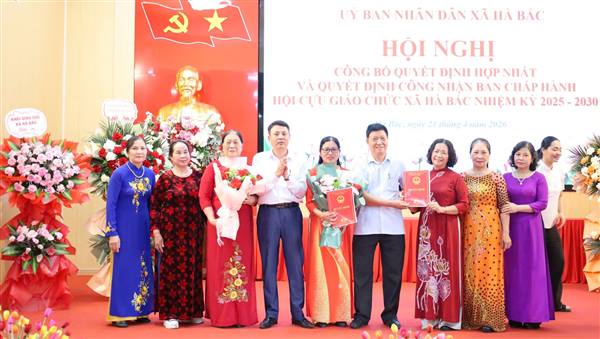 Hội nghị công bố Quyết định hợp nhất và công nhận Ban chấp hành Hội cựu giáo chức xã Hà Bắc nhiệm kỳ 2025-2030