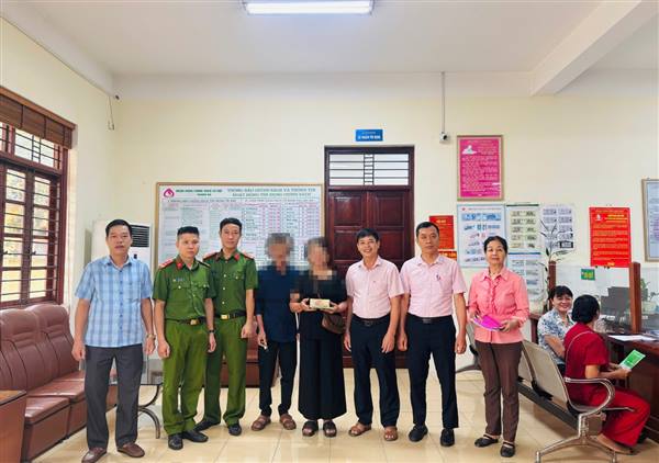 Phòng giao dịch Ngân hàng Chính sách xã hội Thanh Hà triển khai cho vay
đối với người sau cai nghiện ma túy
